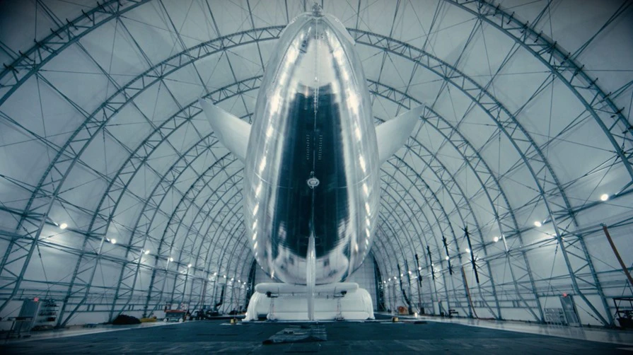 Dirigible dentro del hangar. Foto: Aeropuerto de Teruel